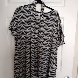 LuLaRoe tunic 3X with tie black white
